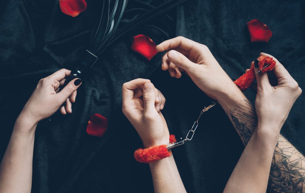 A Tutorial To Dominant, Submissive, And Swap Identities – MysteryVibe