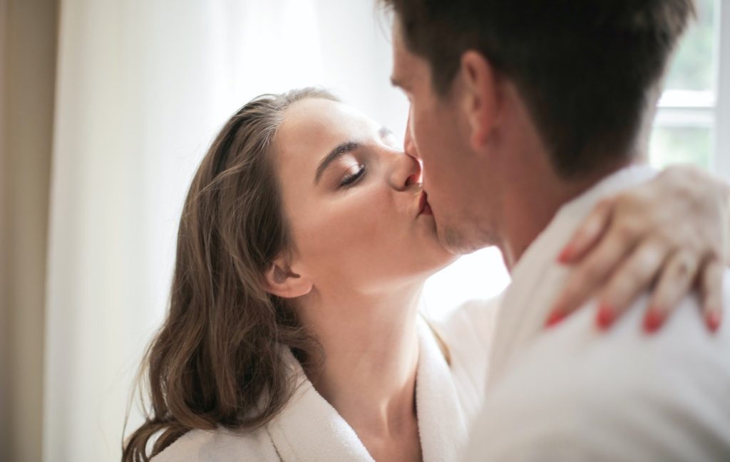 Unlocking The Secrets Of A Captivating Kiss – MysteryVibe