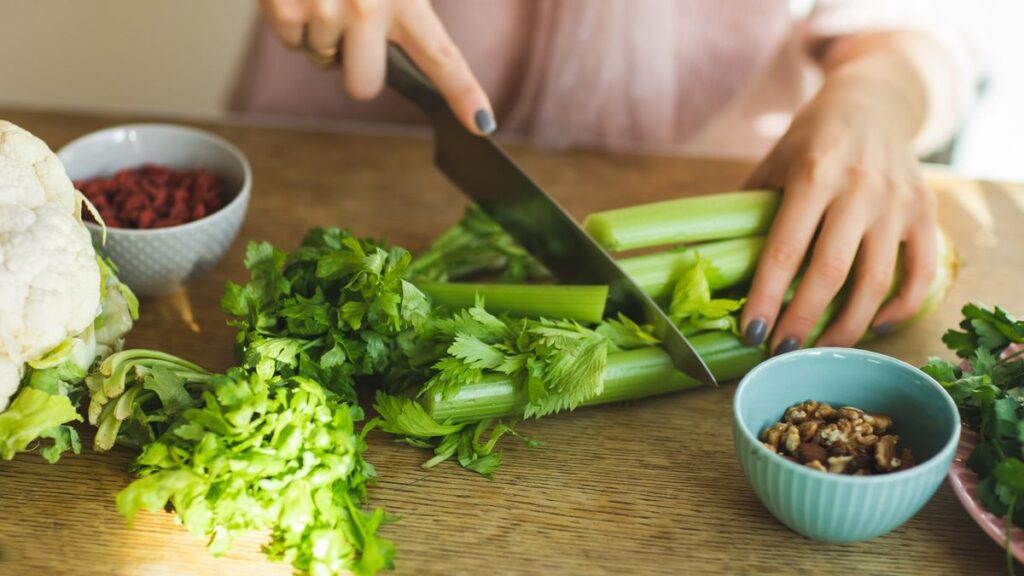 Some Advantages Of Celery Leaves For Male’s Well Being