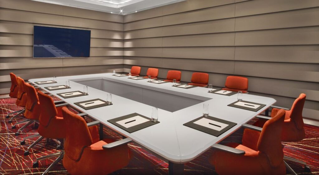What You Need to Know Before Choosing Your Workspace in Dubai