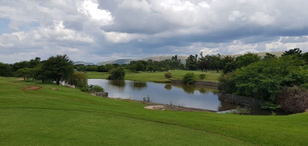 Swing Smart, Spend Smart: Your Guide To Budget-Friendly Golfing Nearby