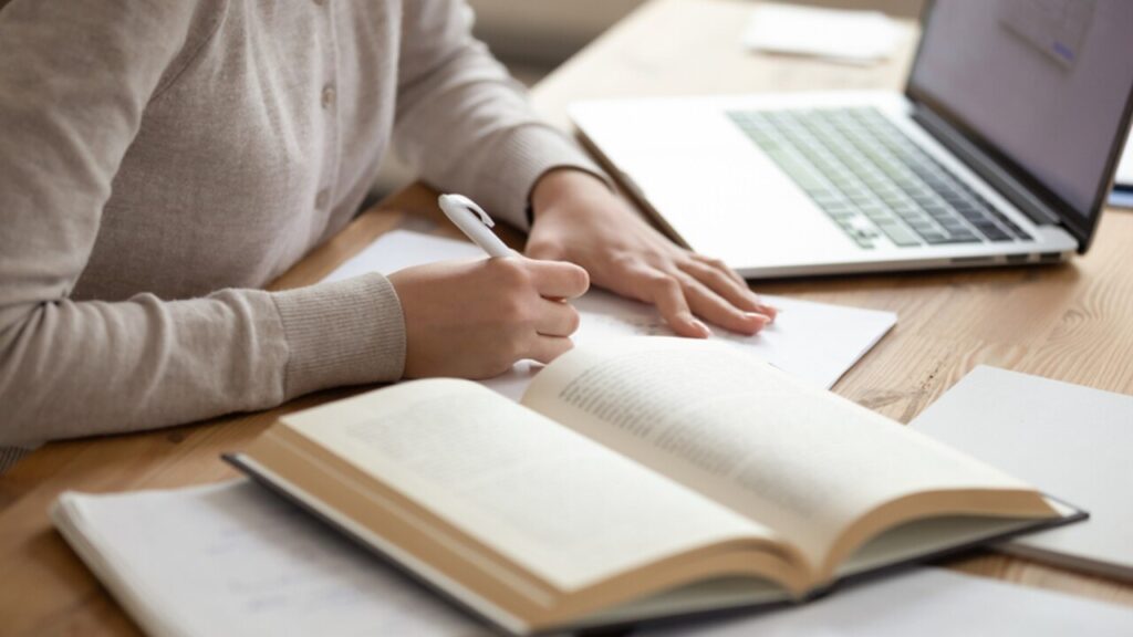 Choosing The Right Writer: A Guide To Hiring Ghostwriting Services