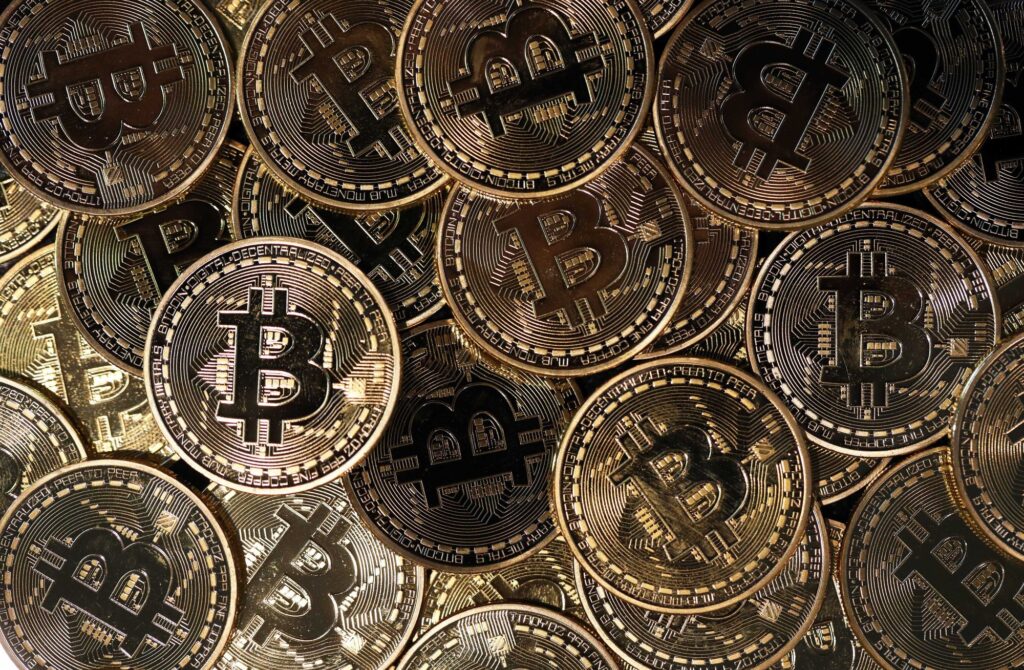 “Riding the Bitcoin Wave: Expert Tips for Navigating the Cryptocurrency Market”