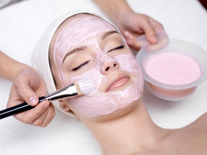 Dubai’s Facial Oasis: Unveiling Beauty Secrets